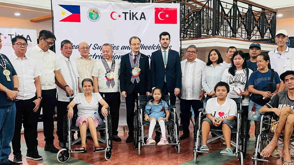 TİKA’dan, Filipinler’deki 900 hastaya ilaç ve 100 engelli bireye tekerlekli sandalye