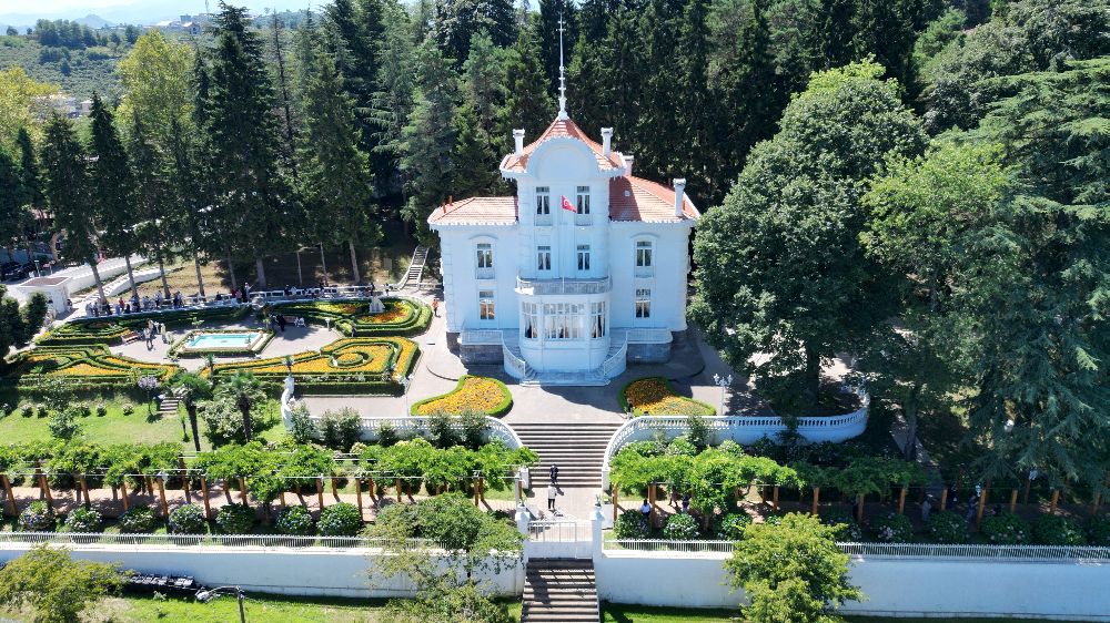 Trabzon'daki Atatürk Köşkü gelin ve damatların uğrak noktası haline geldi