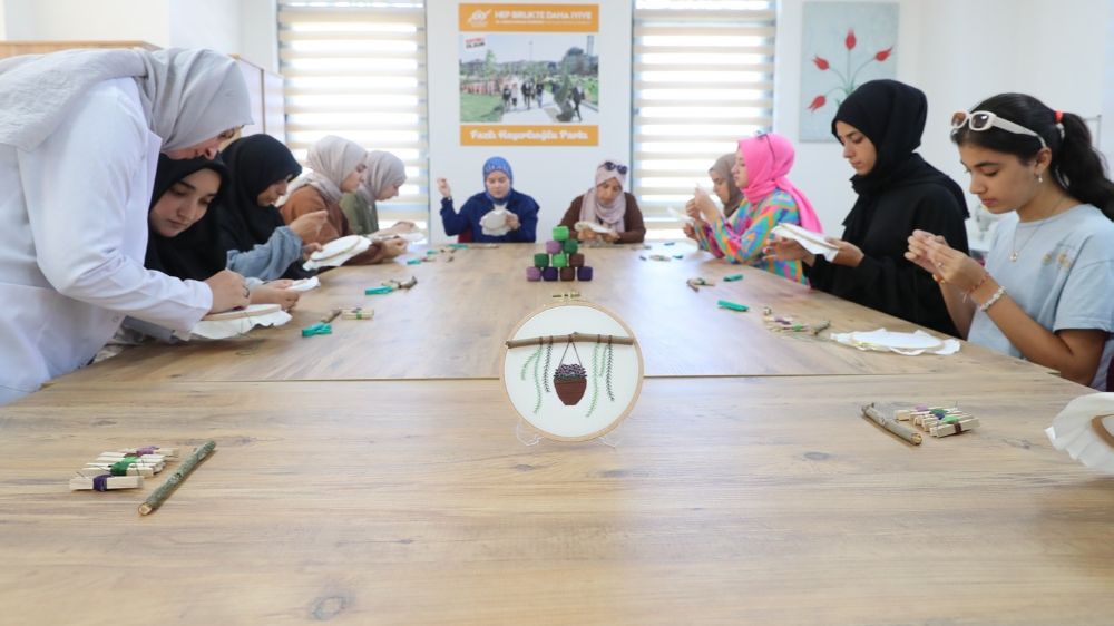 Yaz etkinlikleri düzenlendi: 3 Boyutlu pano yapımı atölyesine yoğun ilgi