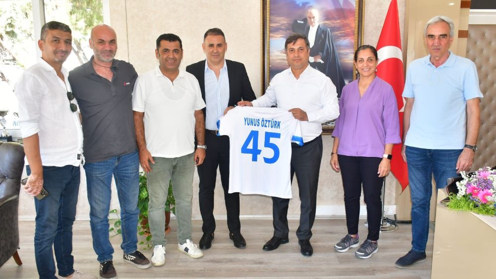 Yunusemre Belediyespor'dan İl Müdürü Yunus Öztürk'le bir araya geldi