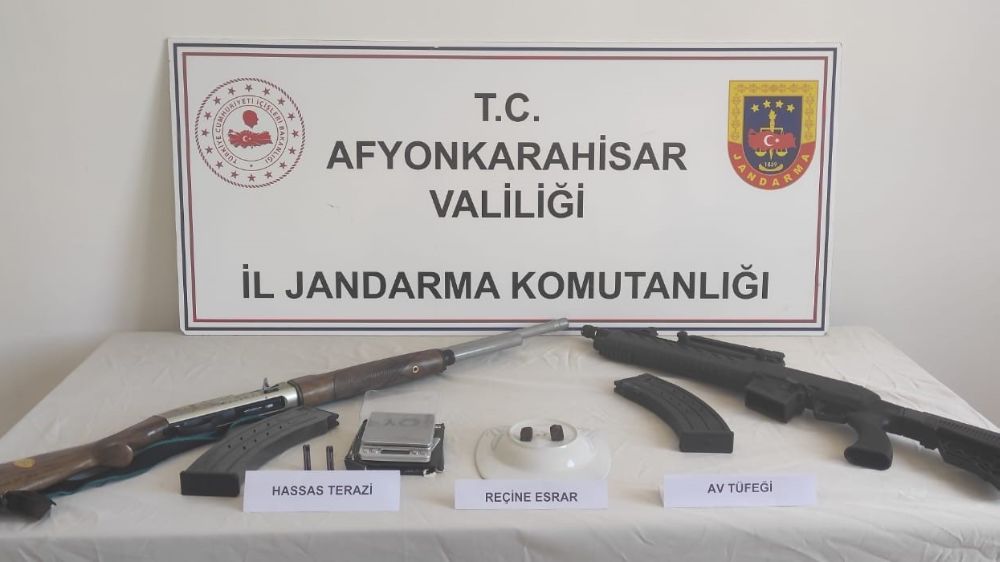 Yurt dışından temin ettiği uyuşturucuyu Afyon'da satamadan yakalandı