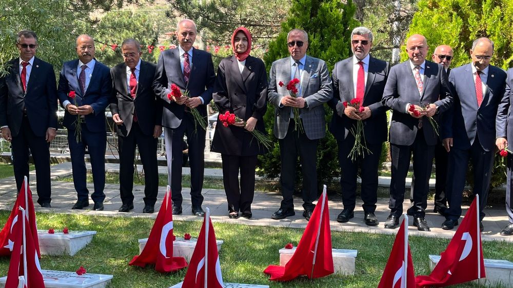 Yüzbaşı Agah Efendi mezarı başında anıldı