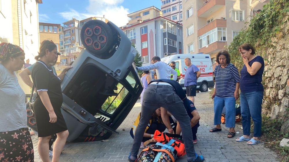 Zonguldak'ta elektrikli otomobil takla attı