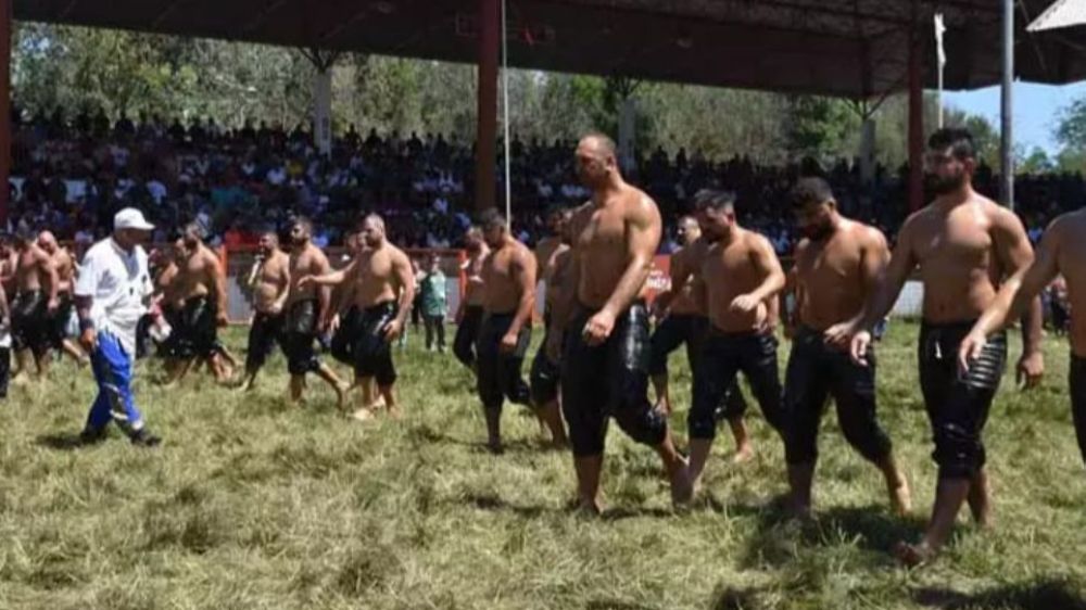 672 . Antalya Elmalı Tarihi Yağlı Pehlivan güreşlerinde Başpehlivanlar Çeyrek Finalde Kuraları Çekildi