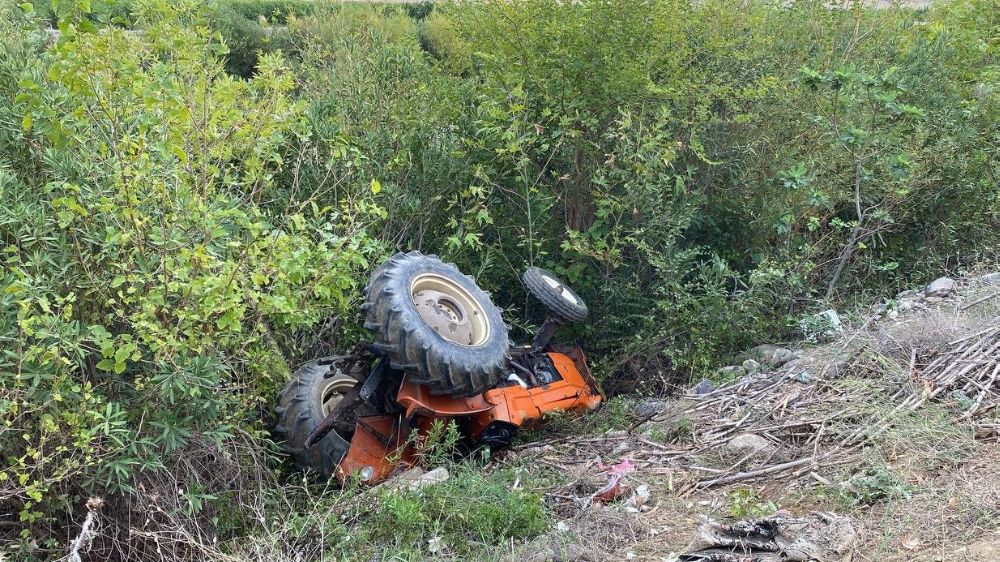 Adana'da trafik kazası traktör şarampole düştü 13 yalındaki çocuk yaralandı