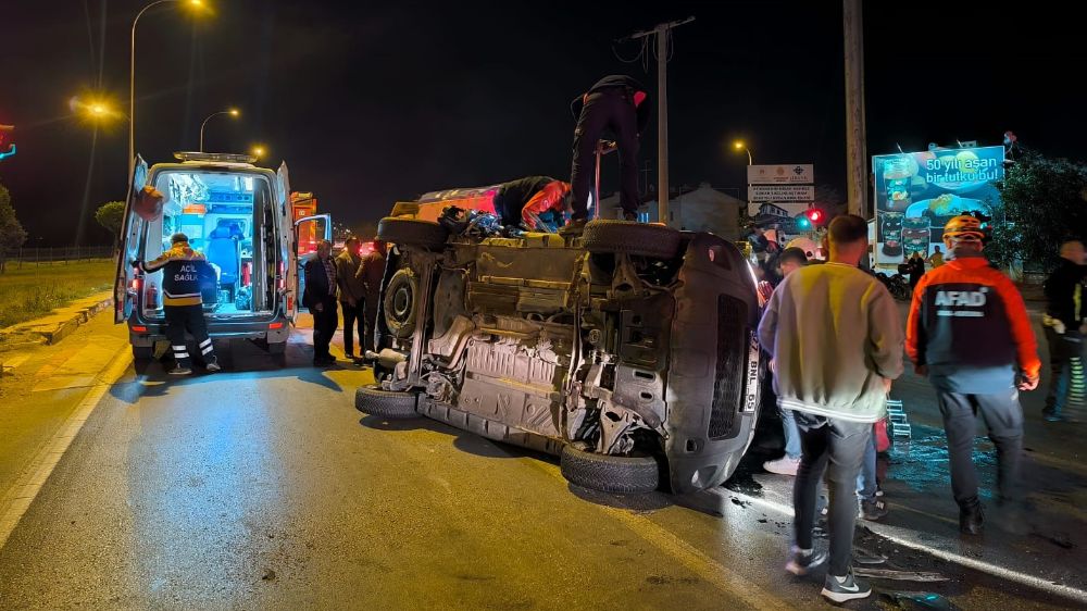 Afyon'da trafik kazası! 3 kişi yaralandı