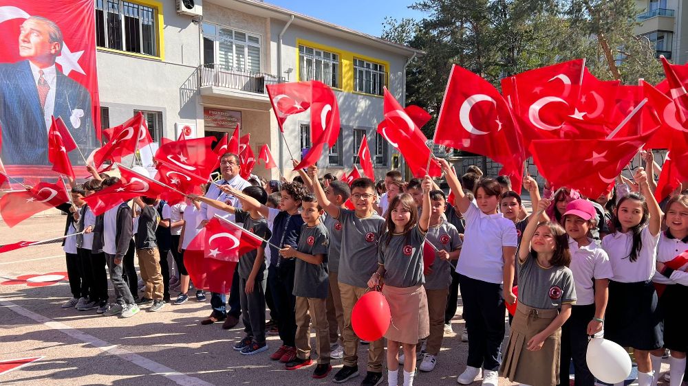 Afyonkarahisar’da yeni eğitim dönemi coşkuyla başladı