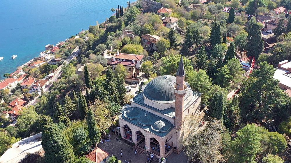 Alanya'da tarihi camiye yoğun ilgi