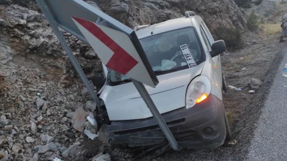 Antalya Akseki  Seydişehir yolunda kaza 2 yaralı. 