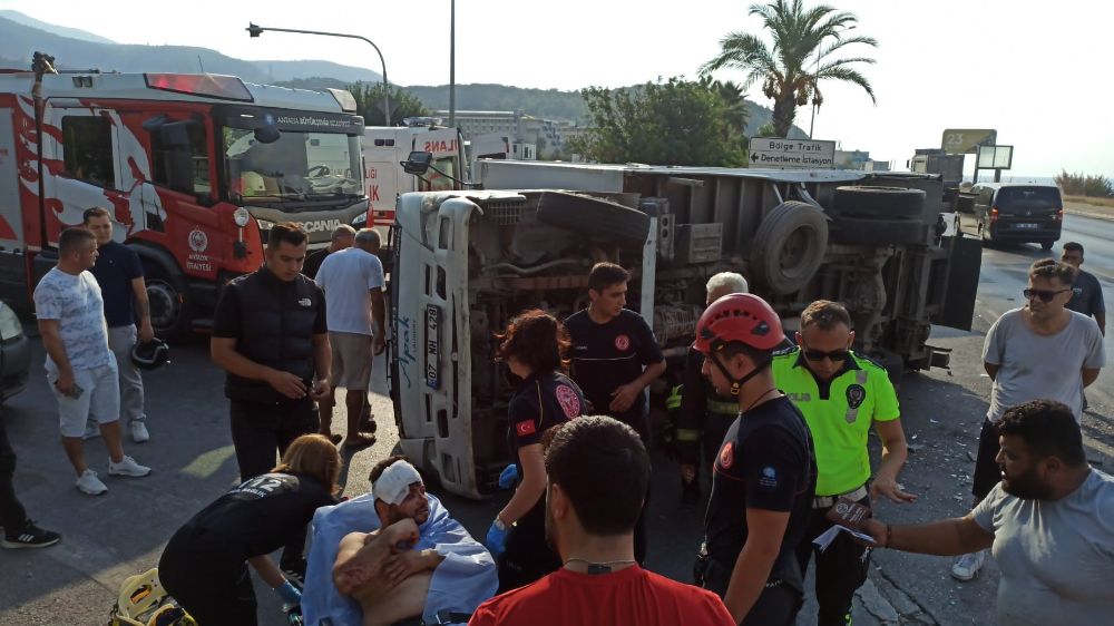 Antalya'da trafik kazası! 1 kişi ağır yaralandı