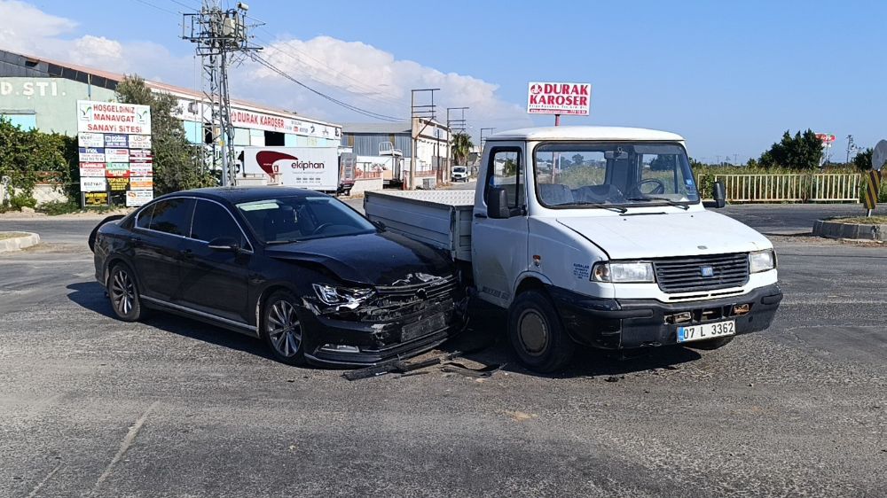 Antalya'da trafik kazası! 1 kişi yaralandı