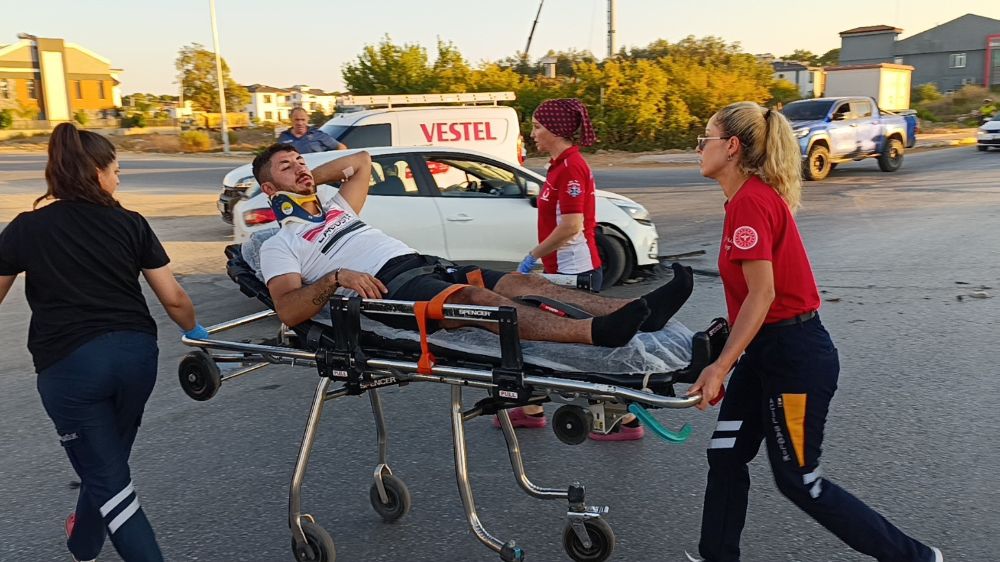 Antalya'da trafik kazası! 2 kişi yaralındı