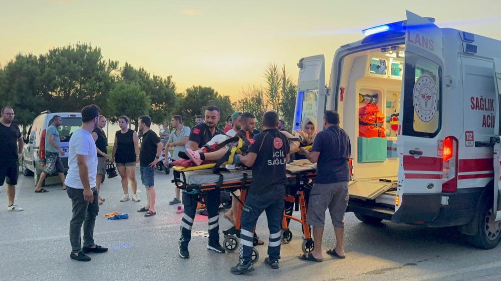 Antalya'da trafik kazası! Otomobil sürücüsü kaçtı