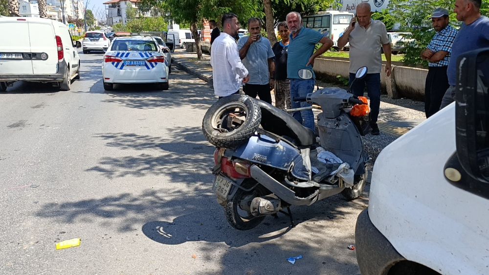 Antalya'da trafik kazası! Yaşlı adam yaralandı