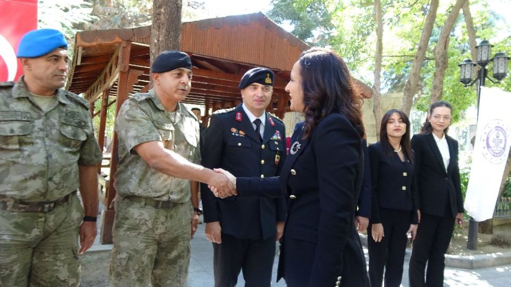 Burdur Valisi olarak atanan ve bugün göreve başlayan Vali Tülay Baydar Bilgihan “Şehrimiz önceliğimizdir” dedi.