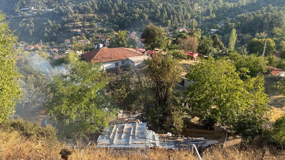 Denizli’de çıkan yangın büyümeden söndürüldü