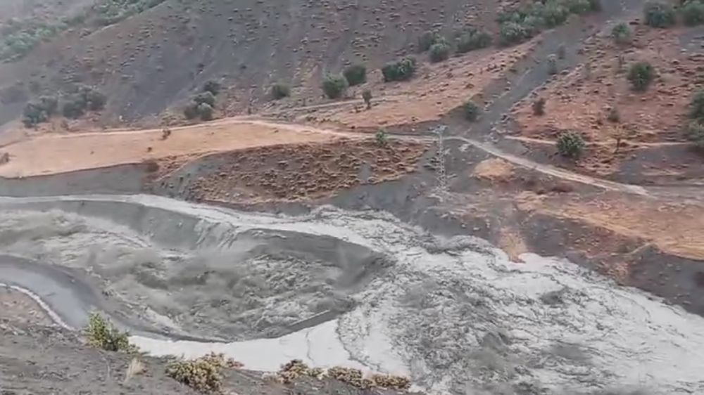  Elazığ’da 10 köy yolu sular altında kaldı