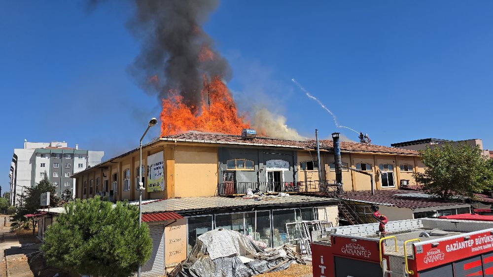 Gaziantep'te iş merkezinde yangın 