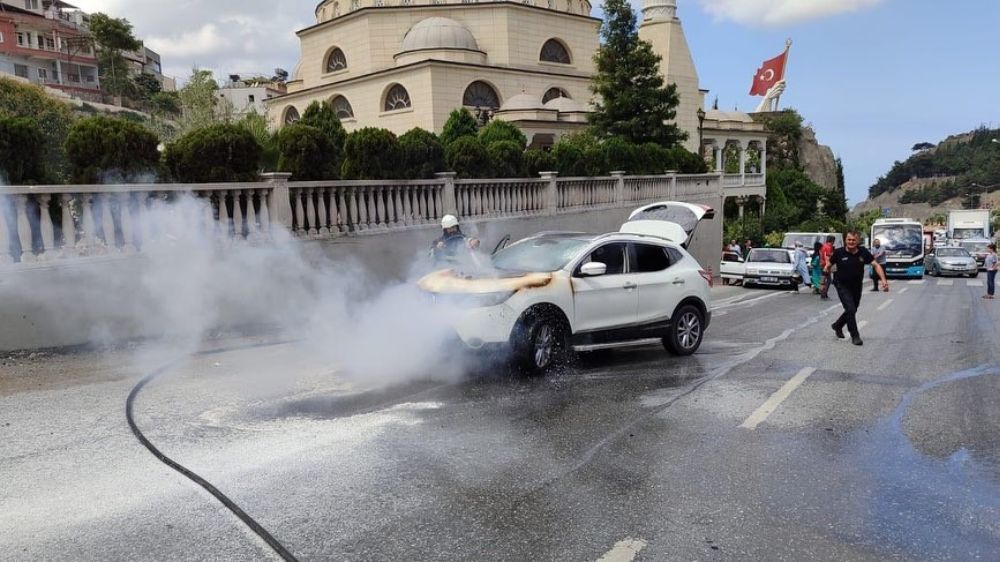 Hatay'da cipin motor kısmı alev aldı