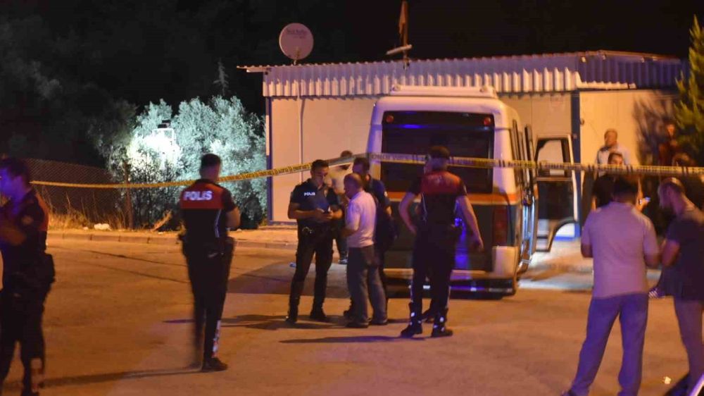 İzmir’de gece yolcu minibüsünde adamı kurşunladılar 