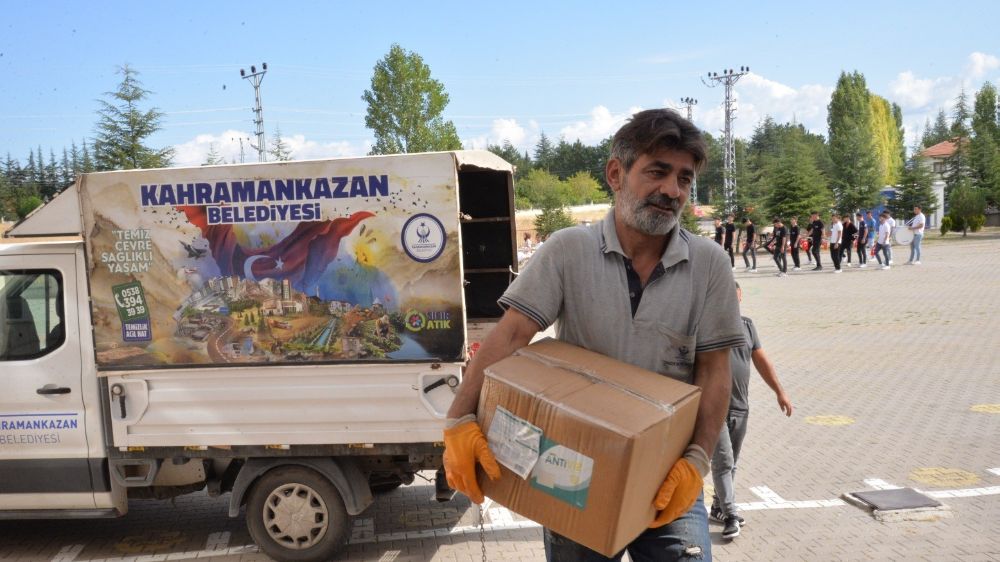 Kahramankazan Belediyesinden okullara temizlik malzemesi desteği