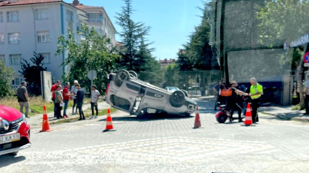 Konya'da kaza iki otomobil çarpıştı 