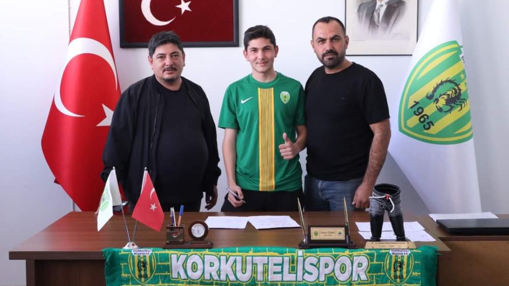 Korkuteli Belediyespor’da yeni sezon imzaları atıldı