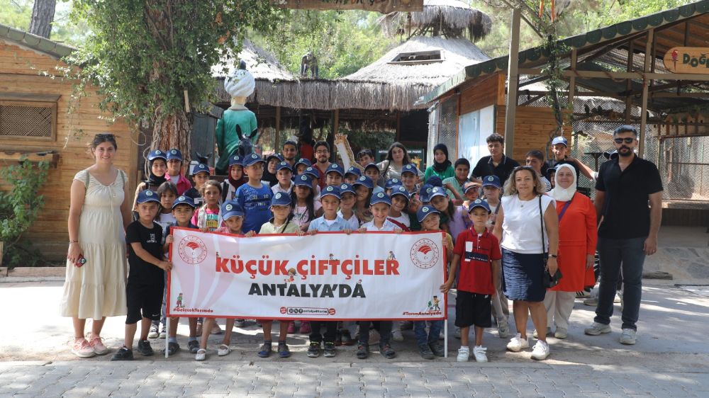 Küçük Çiftçiler Antalya'da Eğlendiler 