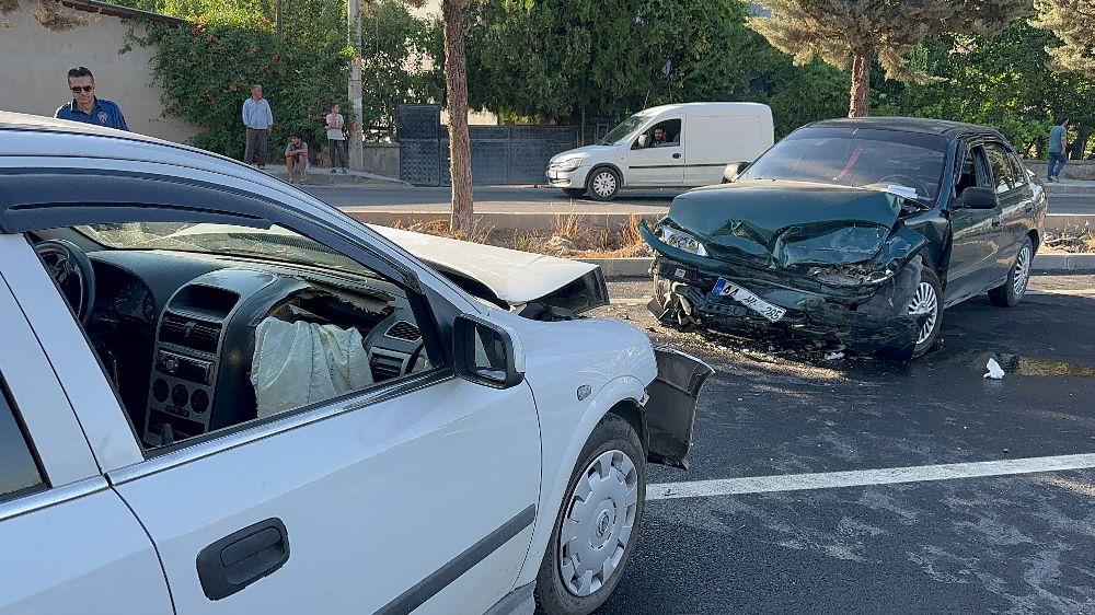 Malatya'da 3 araç birbirine girdi