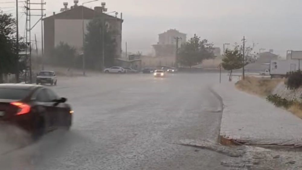 Malatya’da etkili sağanak yağış hayatı olumsuz etkiledi 