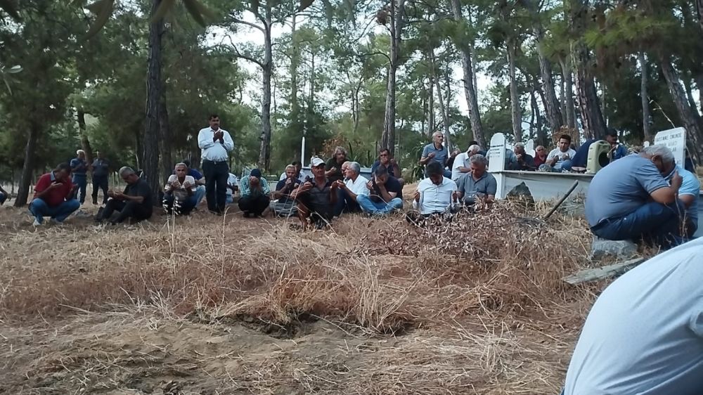 Mersin'de çöplükte cesedi bulunan profesör defnedildi