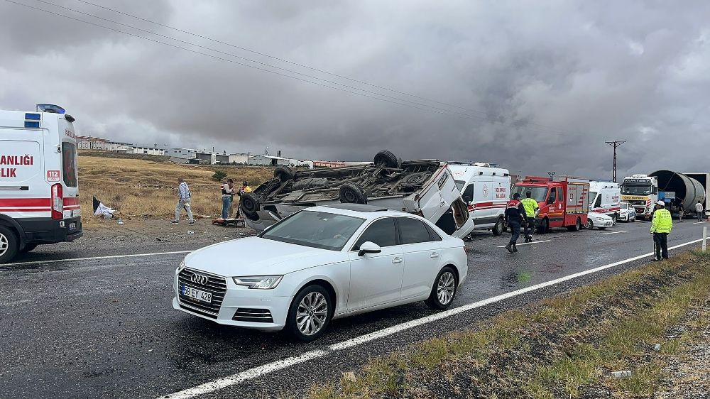 Nevşehir'de trafik kazası! Turistleri taşıyordu takla attı! Trafik kazasında 18 yaralı