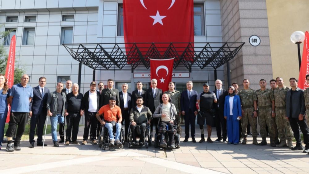 Sağlık Bakanı Prof. Dr. Kemal Memişoğlu Türkiye Millî Paralimpik Takımı Sporcularıyla Bir Araya Geldi