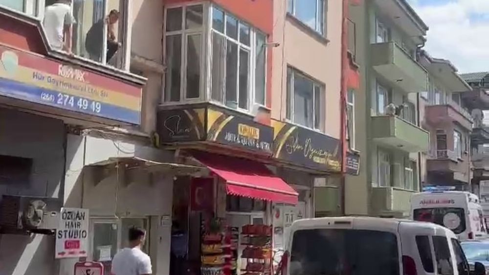 Sakarya'da yabancı uyruklu şahıs polisten kaçarken 4. kattan düştü