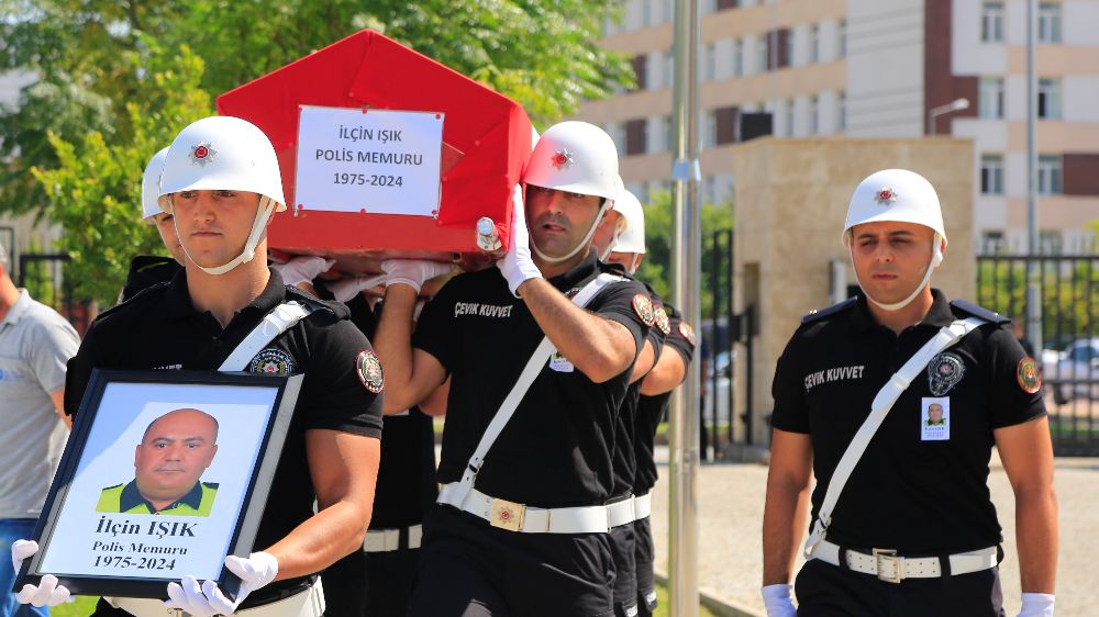 Son yolculuğuna mesai arkadaşlarının omuzlarında uğurlandı