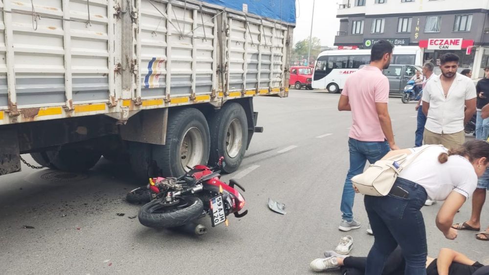 Tekirdağ'da trafik kazası motosiklet sürücüsü ağır yaralandı