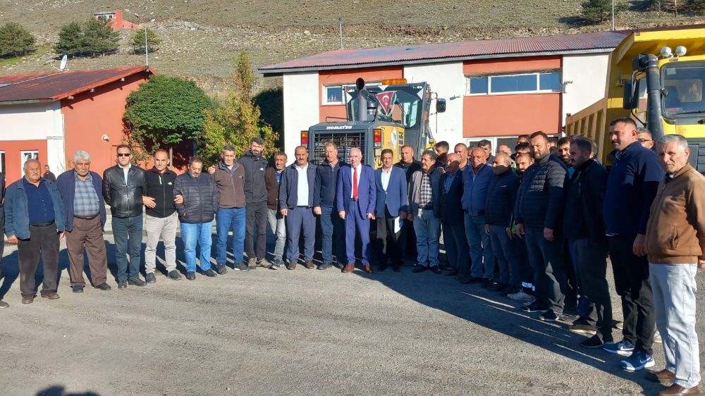 Türk-İş’in “Zordayız Geçinemiyoruz” diyen Yol-İş Sendikası Üyeleri Kars Özel İdare Önünde eylem yaptılar