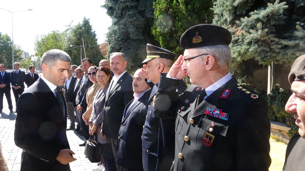 Uşak'ın yeni valisi Naci Aktaş görevine başladı