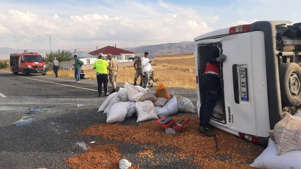 Van’da kaza minibüs takla attı 2 yaralı