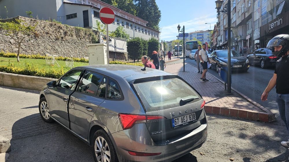 Zonguldak'ta araç ile motosiklet çarpıştı motosiklet sürücüsü yaralandı