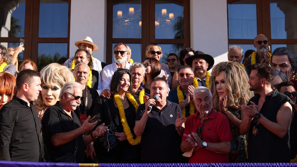 61. Uluslararası Antalya Altın Portakal Film Festivali başladı  ilginç sahneler 