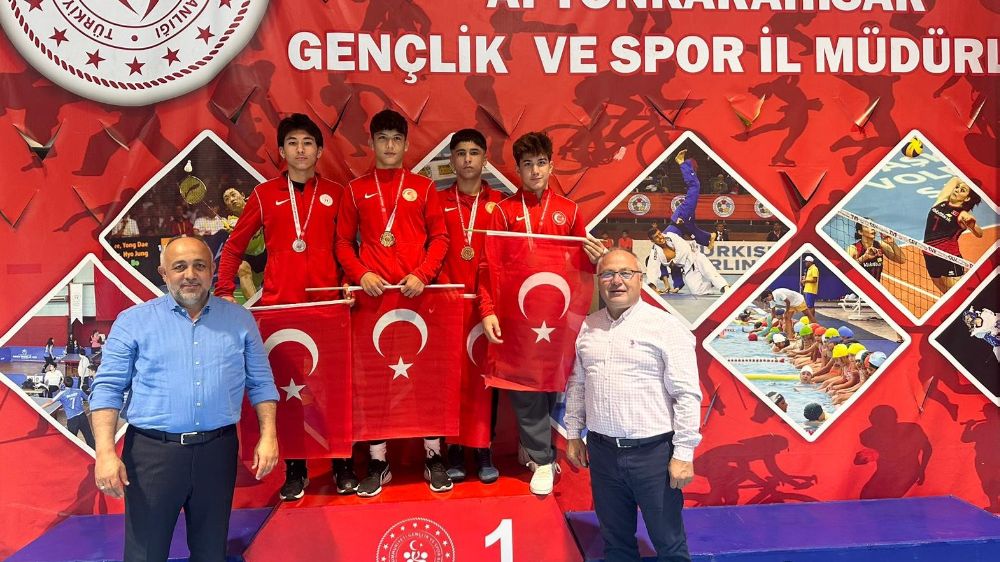 Afyonkarahisar'da Erkek Serbest Güreş Cumhuriyet kupası heyecanı