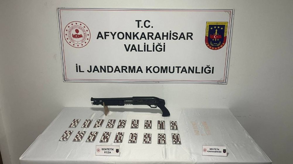 Afyonkarahisar'da jandarma ekiplerinde iki kardeşin evine baskın