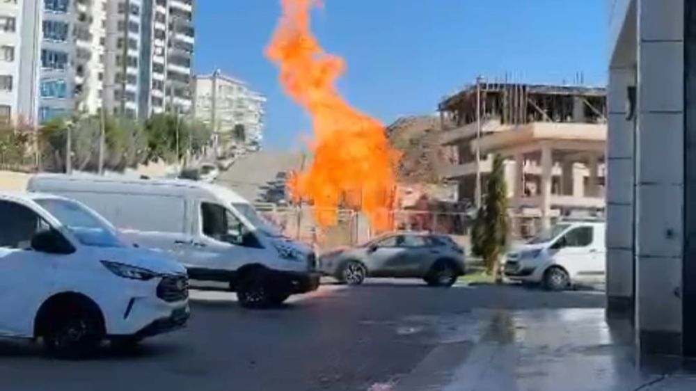 Ankara'da doğalgaz patlaması! Araç küle döndü