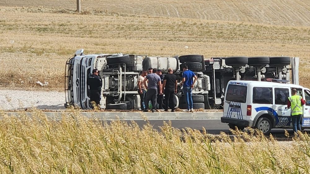 Ankara'da tır kazası! Kuzular telef oldu