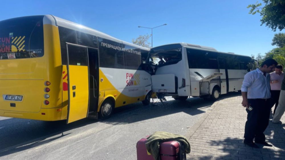 Antalya Alanya'da tur midibüsleri çarpıştı: 12 yaralı