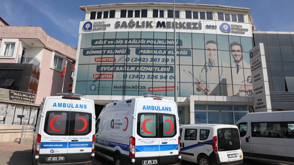 Antalya Büyükşehir Belediyesi Sağlık Merkezi özel hastane konforunda vatandaşlara ücretsiz sağlık hizmeti sunuyor