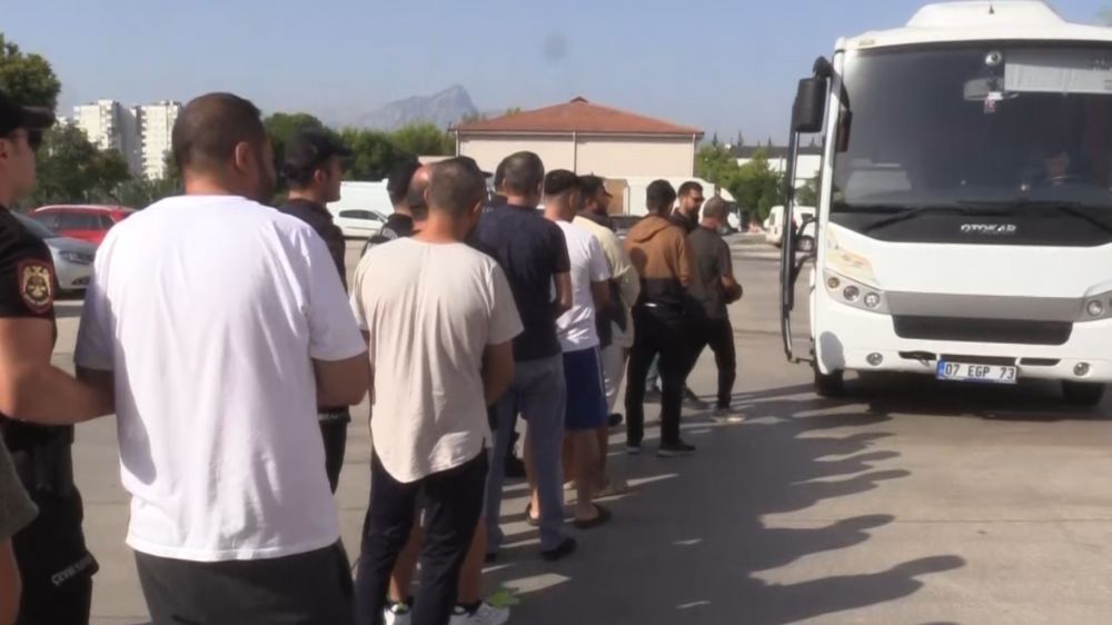 Antalya'da 490 aranan şahıs yakalandı