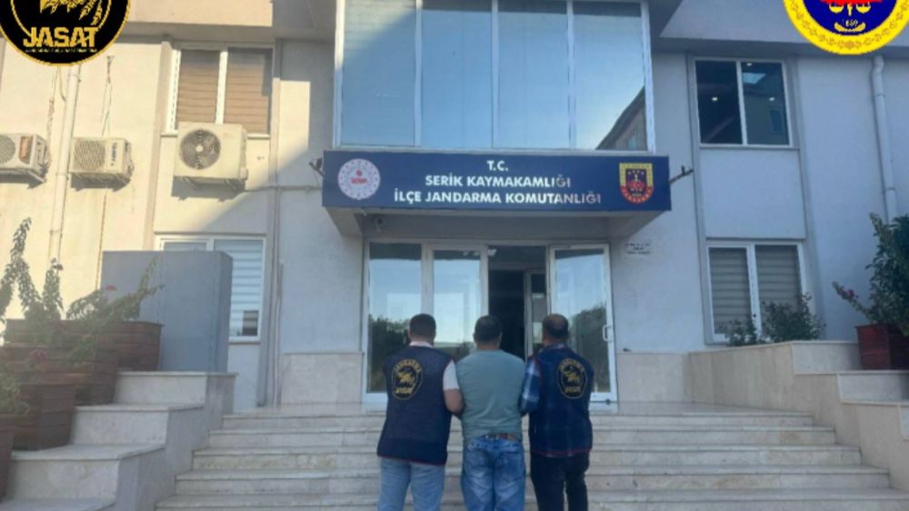 Antalya'da JASAT ekipleri aranan şahısları yakaladı