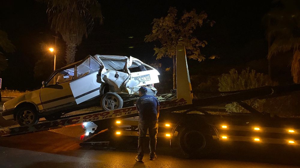 Antalya'da kaza ticari araç ile otomobil çarpıştı 1 yaralı 